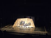 Ученици от ПГЕЕ „Константин Фотинов“ гледаха спектакъла „Ноев ковчег“ по Йордан Радичков